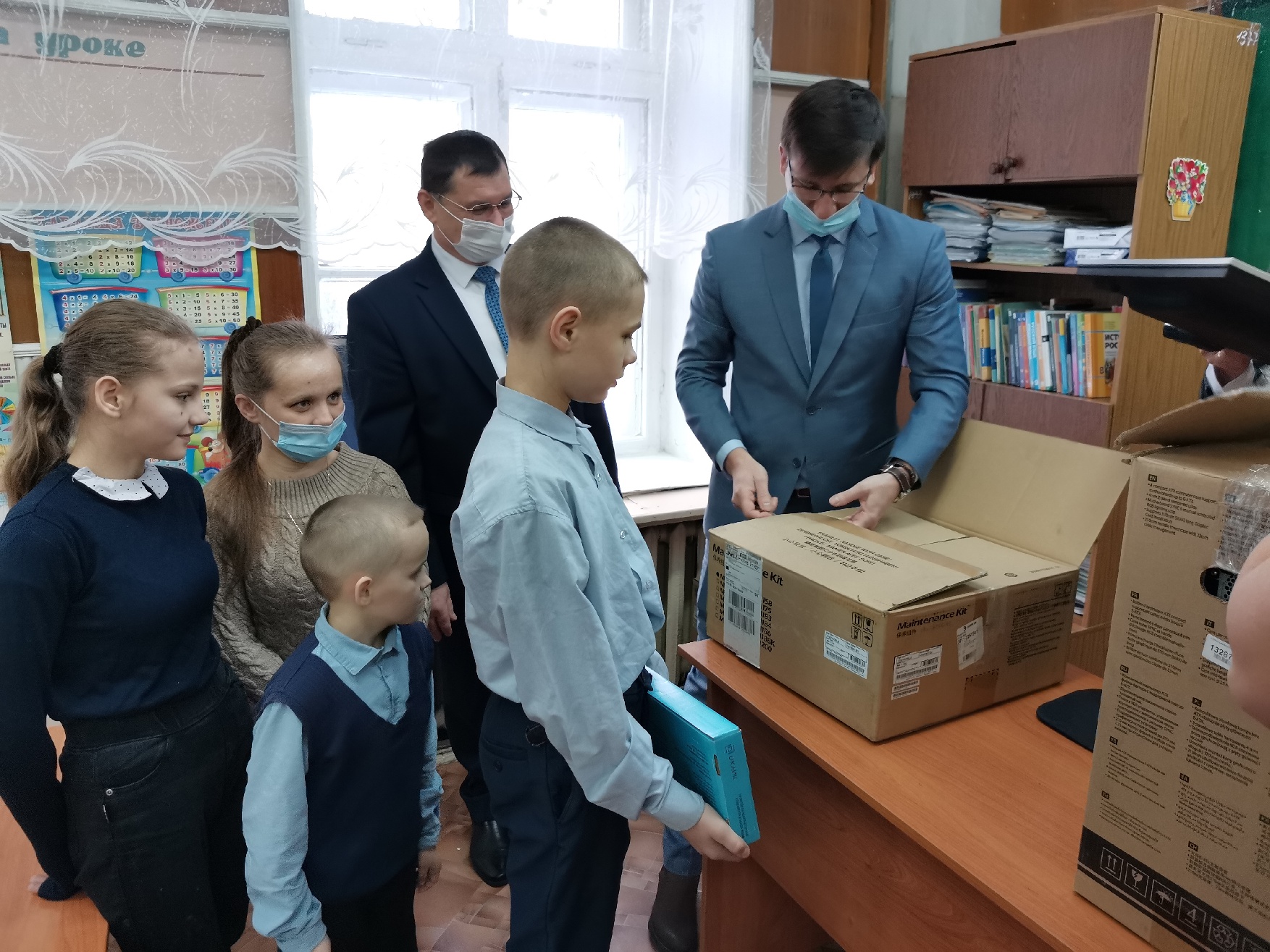ООО «Речсервис» и АО «Осетровский речной порт» оказали помощь детям и многодетным семьям